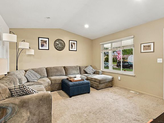 4th image of 35537 Connecticut Dr