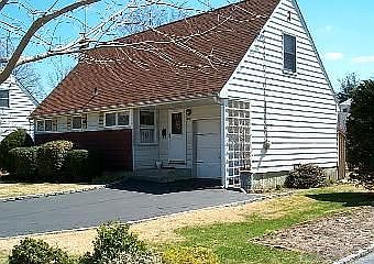 1st image of 676 Westbury Ave
