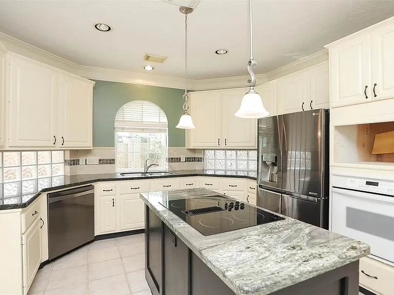 7502 Holly Court Est — Photo 16