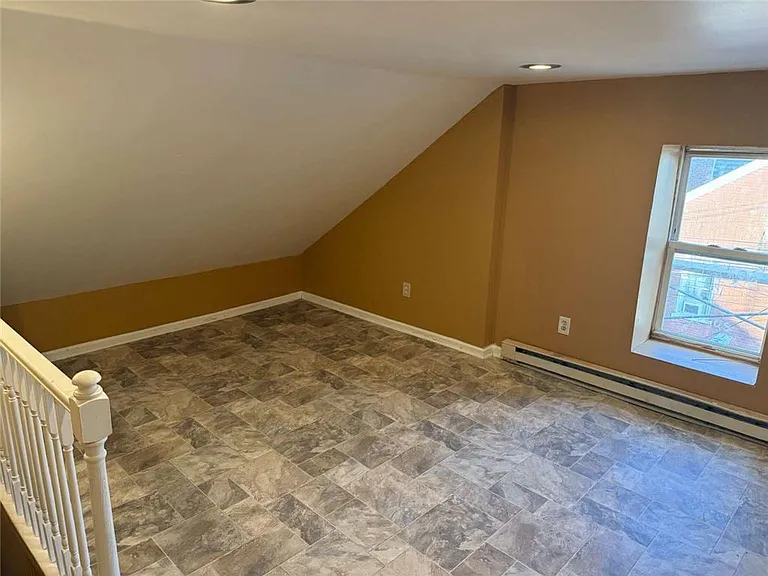 917 Center St — Photo 5