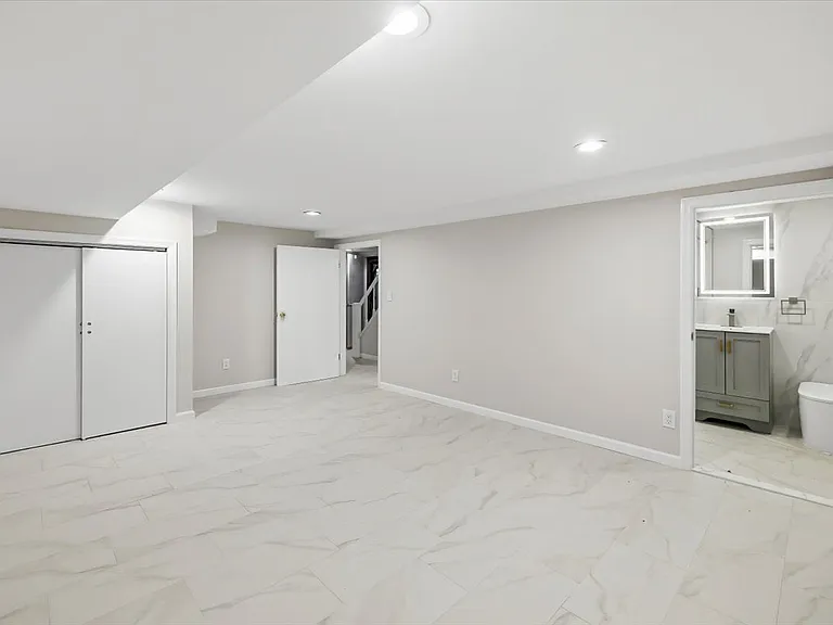 101 Pershing Rd — Photo 23