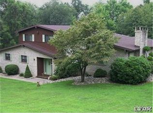 2195 Rose Ln, Hellertown, PA 18055
