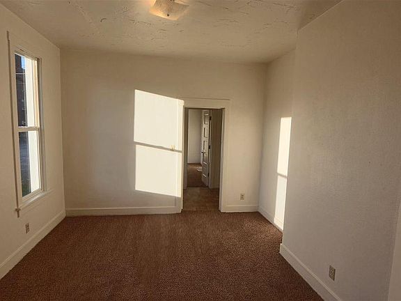 5th image of 914 W Spofford Ave #1