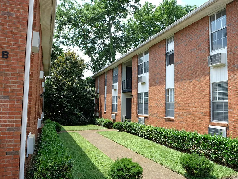 2530 Sharondale Dr #B7 — Photo 1