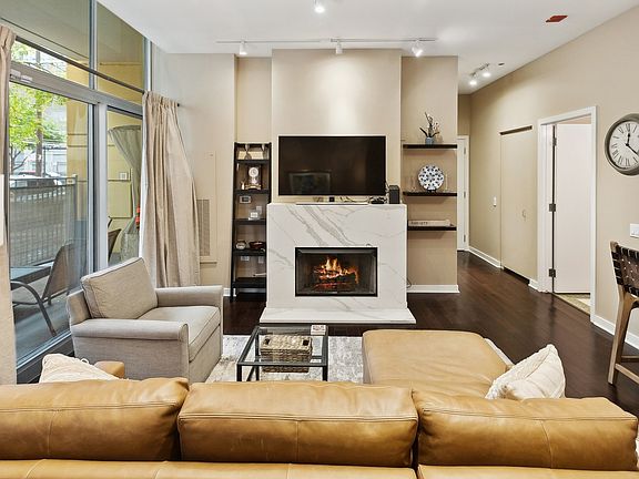 3rd image of 720 N Larrabee St APT 102