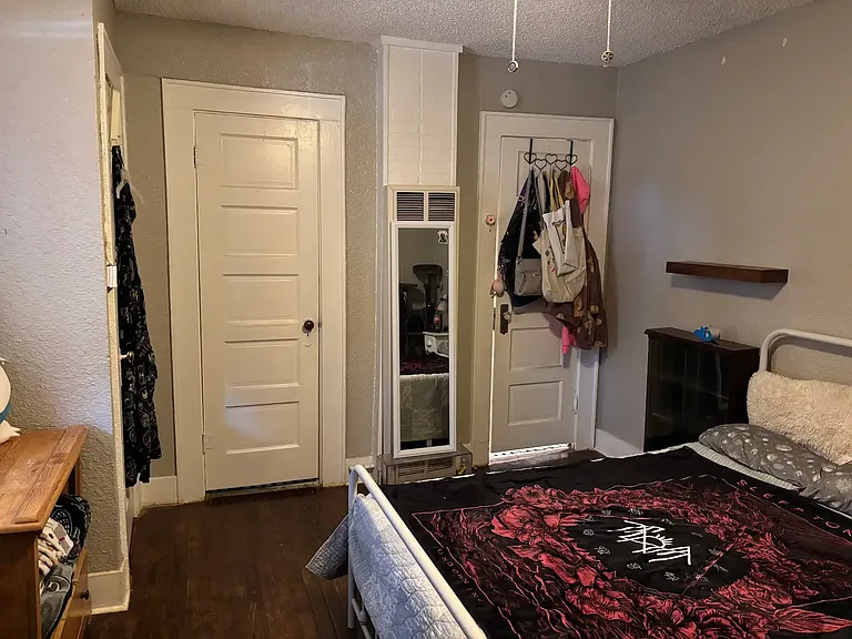 1802 Avenue V — Photo 7