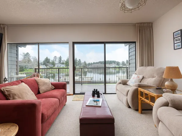3500 NE West Devils Lake Rd APT 2, Lincoln City, OR 97367
