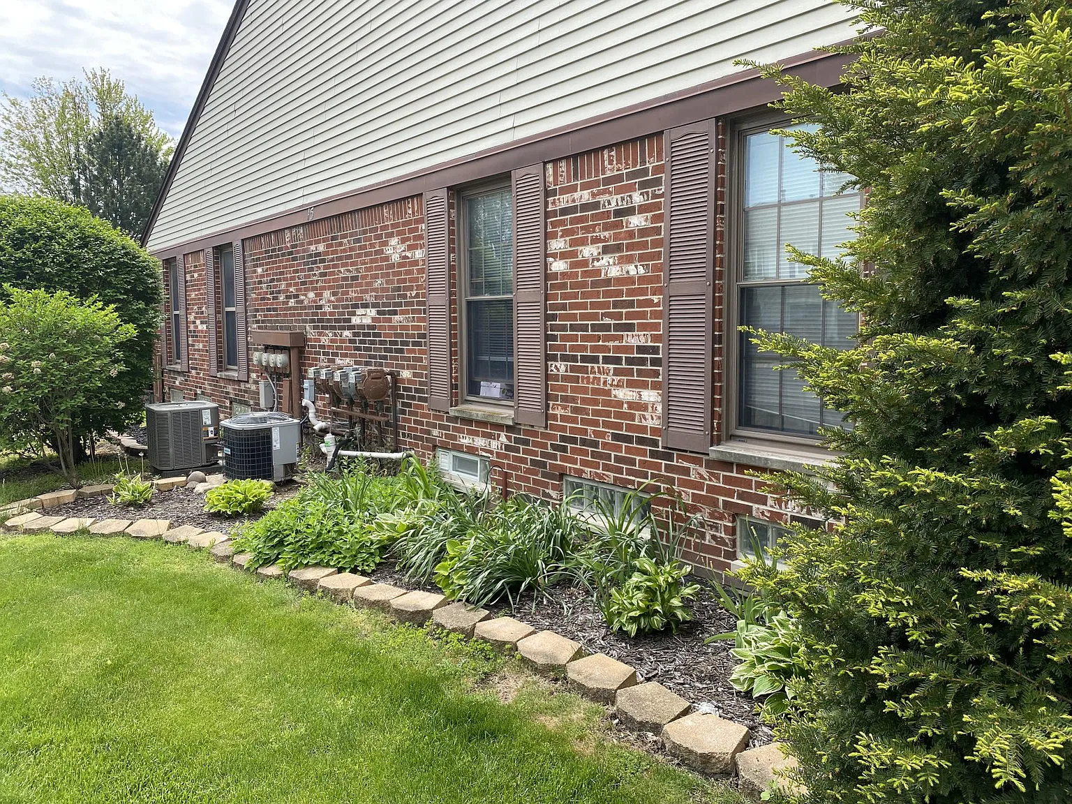 Old Dominion Dr, Clinton Township — Photo 2