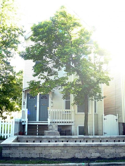 1st image of 3053 N Leavitt St #1