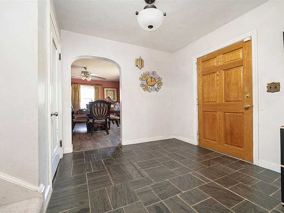 3rd image of 909 Peter Ave