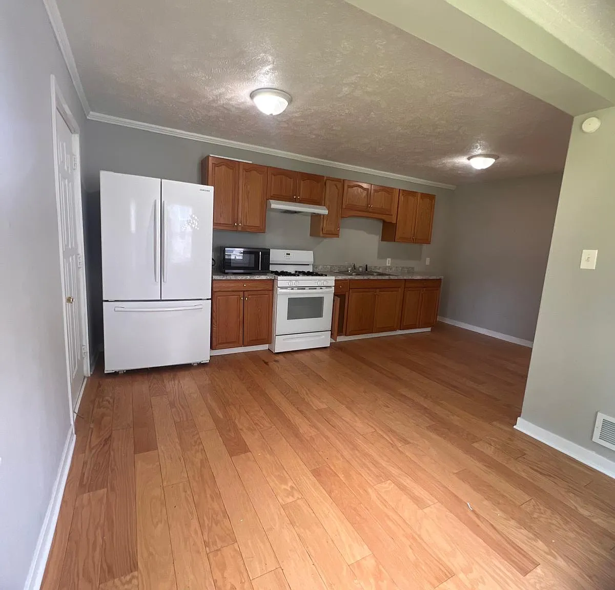 2 bed, 1217 sqft, $1,550 — Photo 1