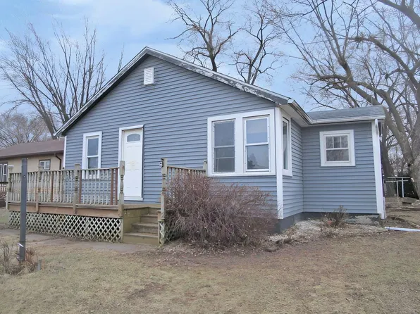 527 S 2nd St, La Crescent, MN 55947