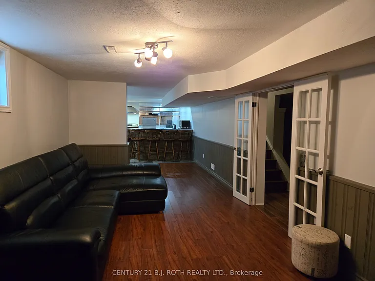 105 Chieftain Cres #BACHELOR — Photo 2