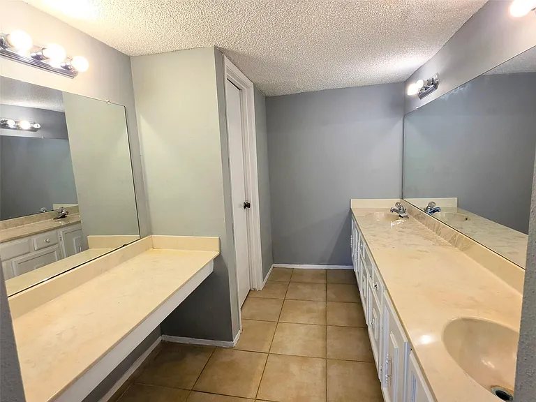 10526 Chapel Hill Dr — Photo 12