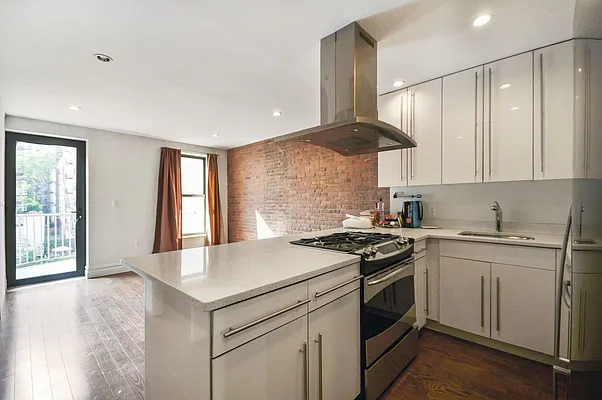 Rented by Compass | media 9