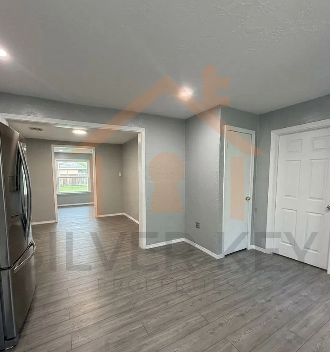 3 bed, 1100 sqft, $950 — Photo 4