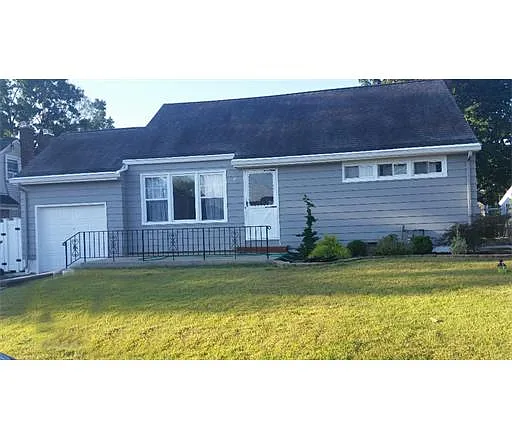18 Pine Tree Dr photo 1