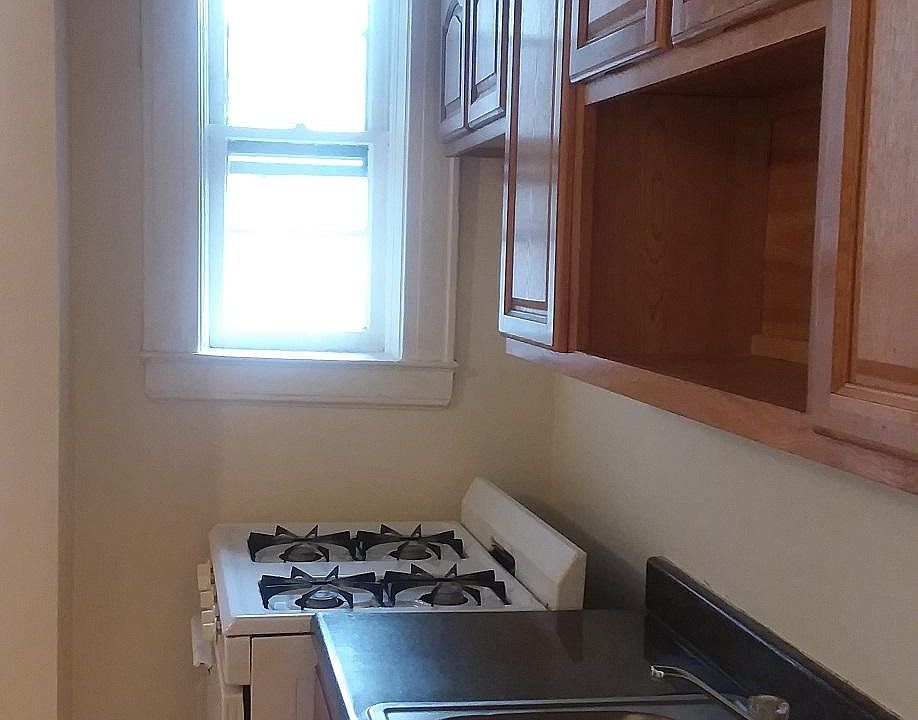 2nd image of 168-170 S Clinton St APT B6