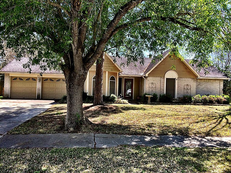 2nd image of 805 Essex Dr