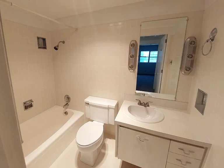 1312 N Richardson Ave #7 — Photo 6