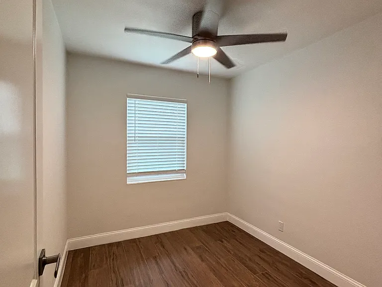 3911 W Rogers Ave — Photo 13