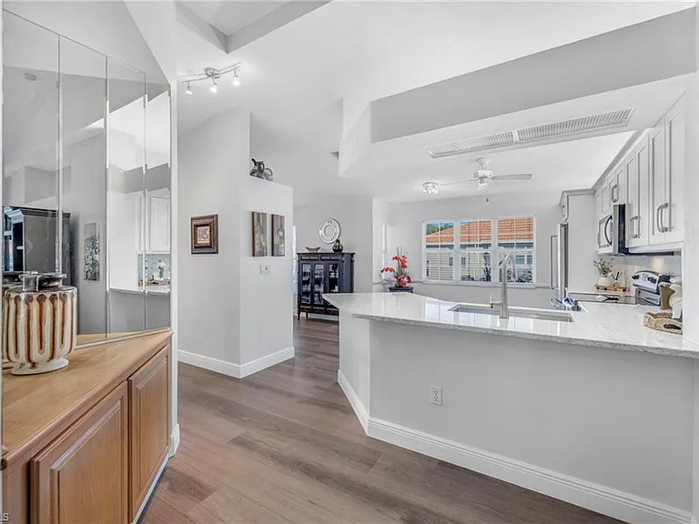2460 Old Groves Rd #201 — Photo 11