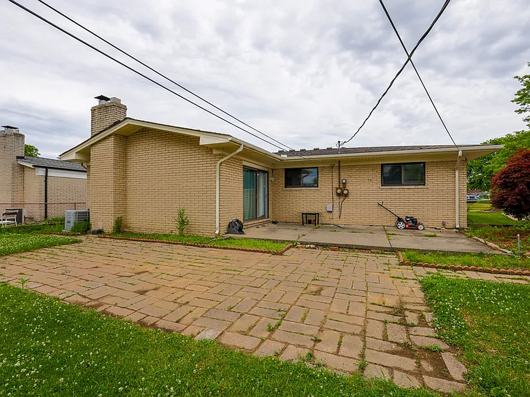 36389 Almont Ct — Photo 3