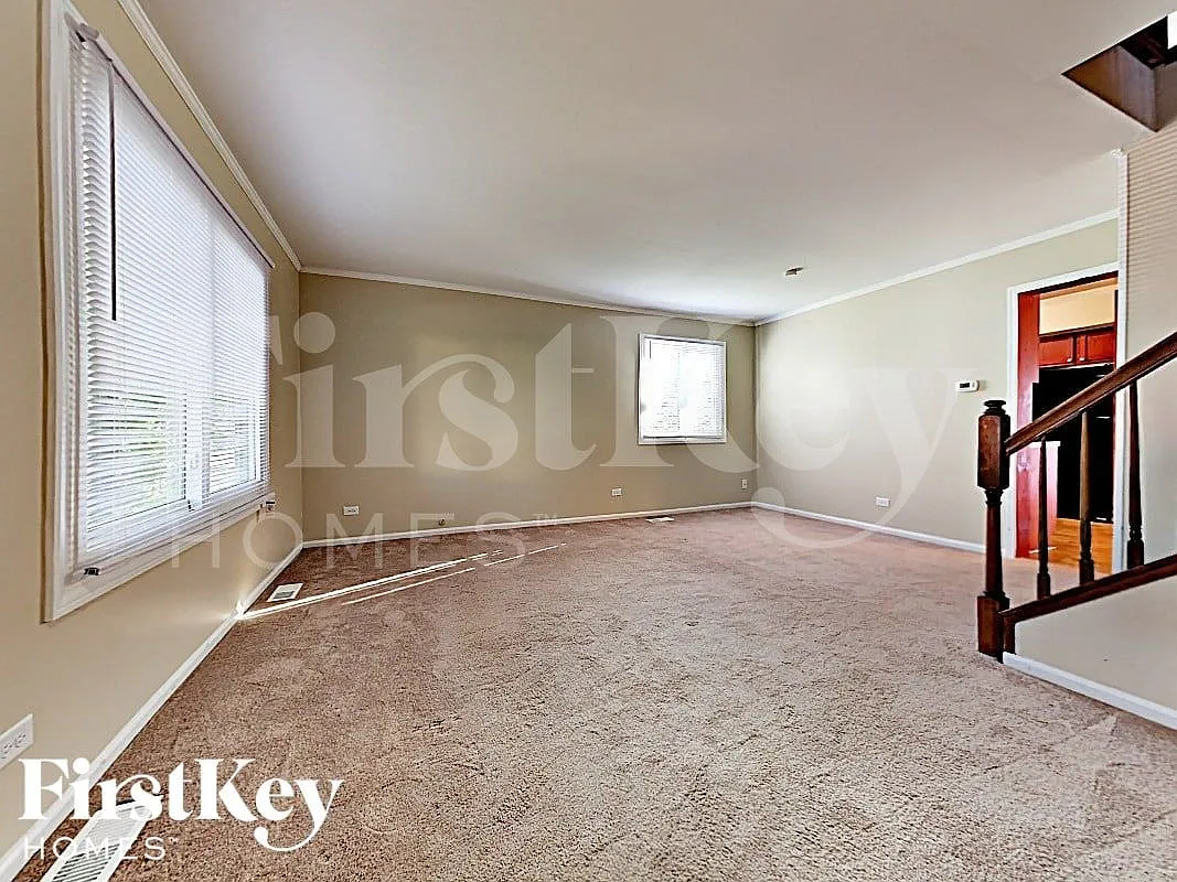 4 bed, 2.5 bath, 1944 sqft, $3,005 — Photo 2