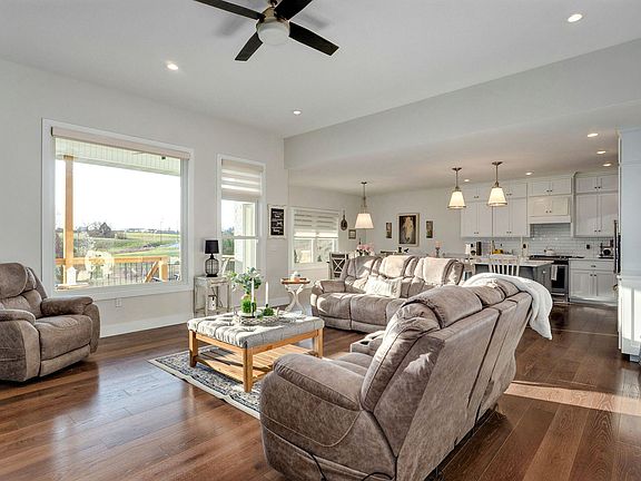 4th image of 267 S Pebble Beach Avenue