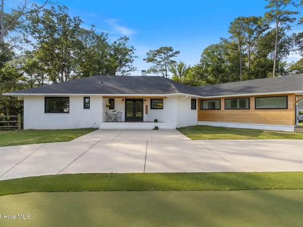 820 Saint Pauls Drive, Raeford, NC 28376