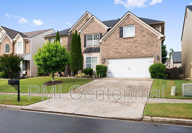 1816 Jameson Cir NE — Photo 2