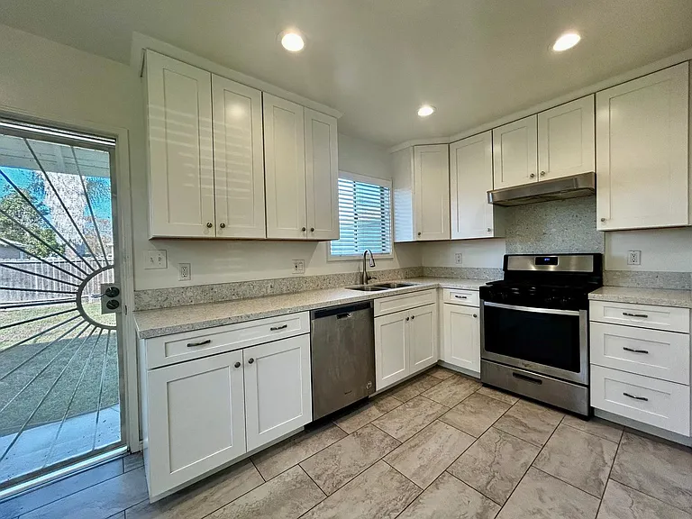 2239 Clark Ave — Photo 17