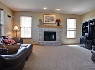 125 N Inverness Ct, Round Lake, IL 60073