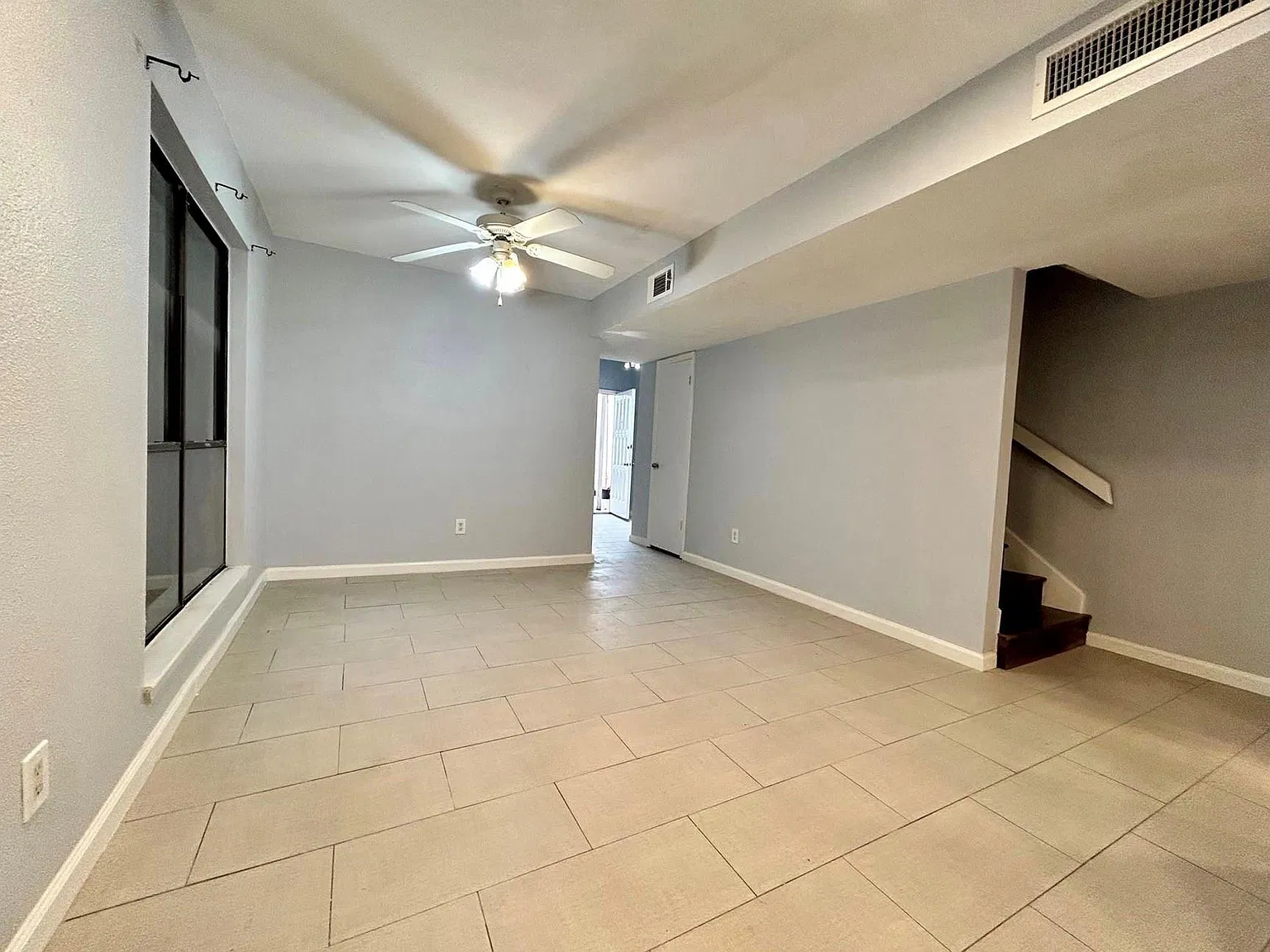 1 bed, 1.5 bath, 1375 sqft, $1,250 — Photo 4