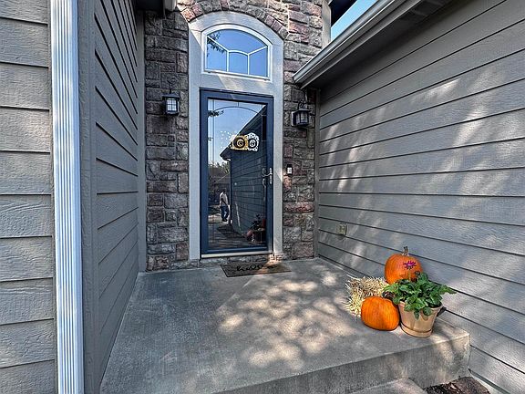 3rd image of 4409 SE Oakwood St