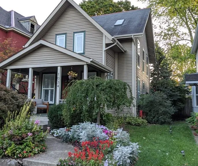 1034 Highland St — Photo 2