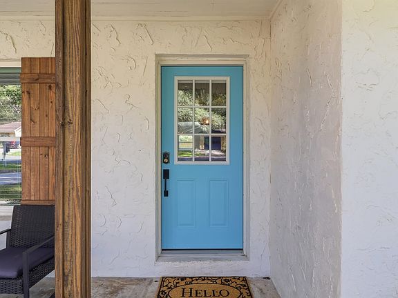 5th image of 415 Gerona Rd