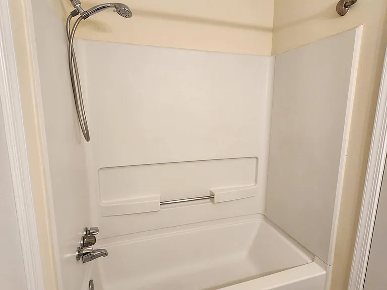 Second-bathroom tub
