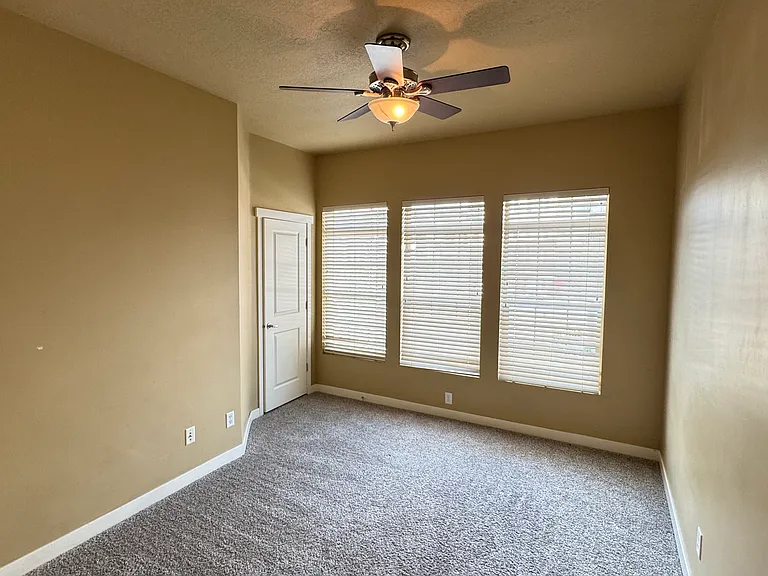 4276 S Main St — Photo 3