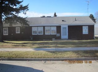 916 S 36th St, Manitowoc, WI 54220