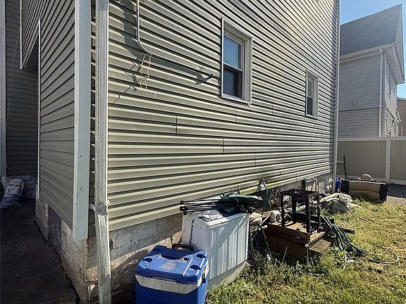 5th image of 39 Pleasant Avenue