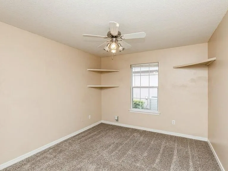 9637 Leeward Way — Photo 15