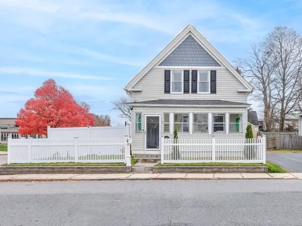 9 Granite St, Milford, MA 01757
