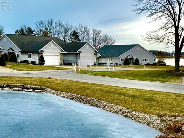 687 N Hidden Harbor Dr, Pt Clinton, OH 43452