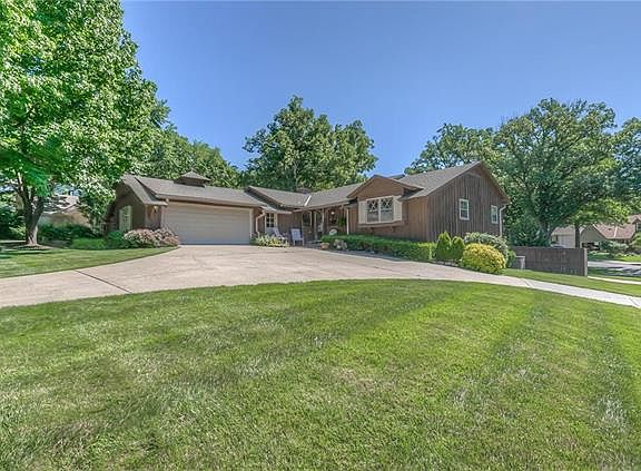 5th image of 10031 Briar Dr