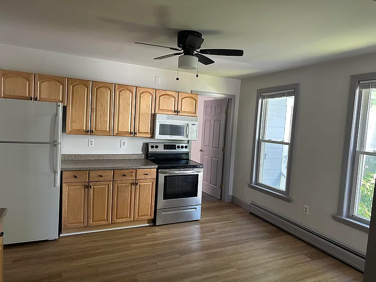 28 Lincoln St #A — Photo 8