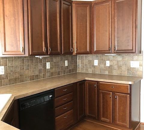 3rd image of 131 Shumard Ct