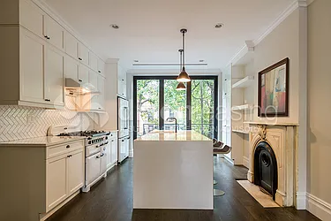 Rented by Dixon Advisory USA Inc.