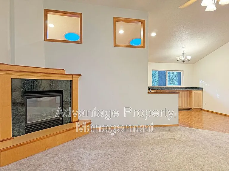 1340 SW Timian St — Photo 5