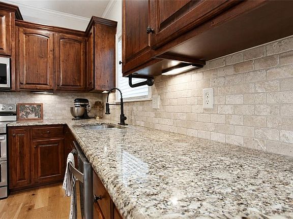 5th image of 1304 Aberdeen Cir